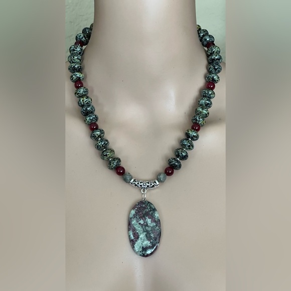 22-1/2 inch Glass bead Necklace NWOT - Picture 13 of 16